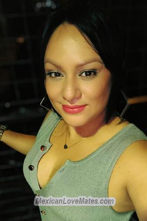 195143 - Alejandra Age: 41 - Costa Rica