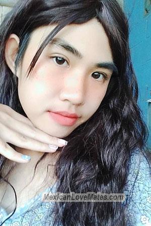 208628 - Pongarpha Age: 25 - Thailand