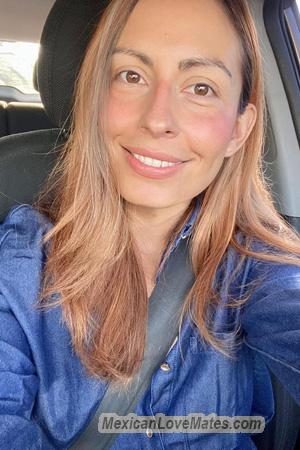 225607 - Laura Age: 37 - Costa Rica